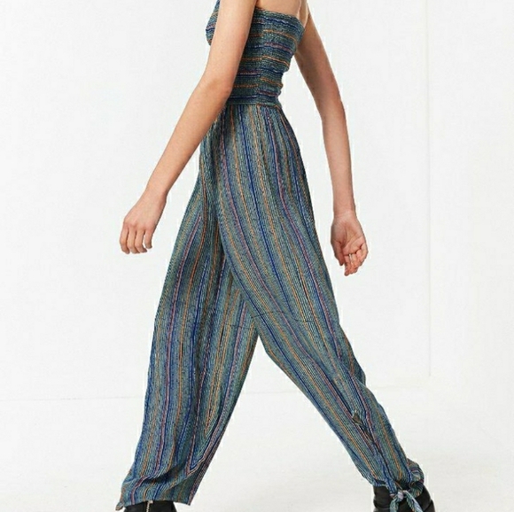 Like new  Urban Outfitters Jumpsuit - Picture 4 of 7
